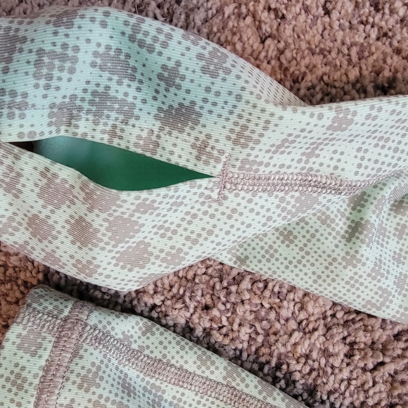 Nike running top - Picture 2 of 3